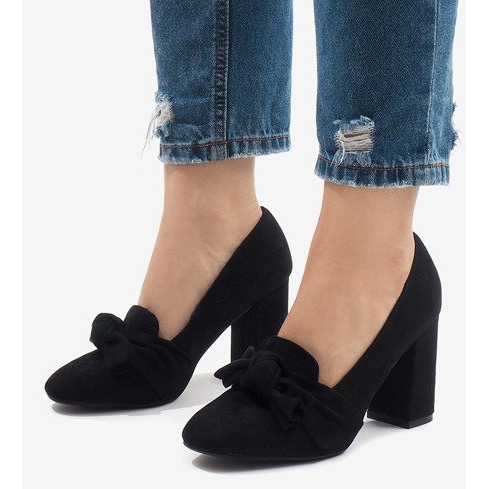 Zapatos de tacón de ante negro en el pilar N510 1