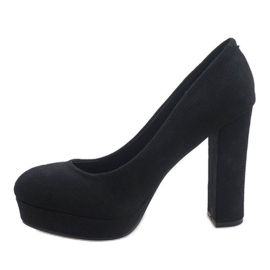 Zapatos de tacón de ante negro en el pilar 12225-2 2