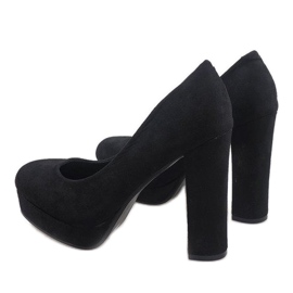 Zapatos de tacón de ante negro en el pilar 12225-2 4