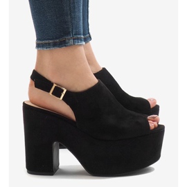 Sandalias negras en un enorme bloque 8263CA negro 4