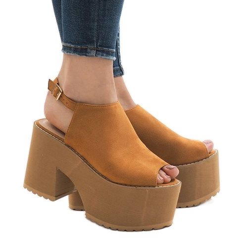 Sandalias camel en un enorme bloque B8290 marrón 2 Sandalias camel en un enorme bloque B8290 marrón 2