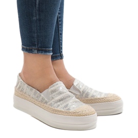 Alpargatas deportivas blancas en la plataforma GH001 blanco 2