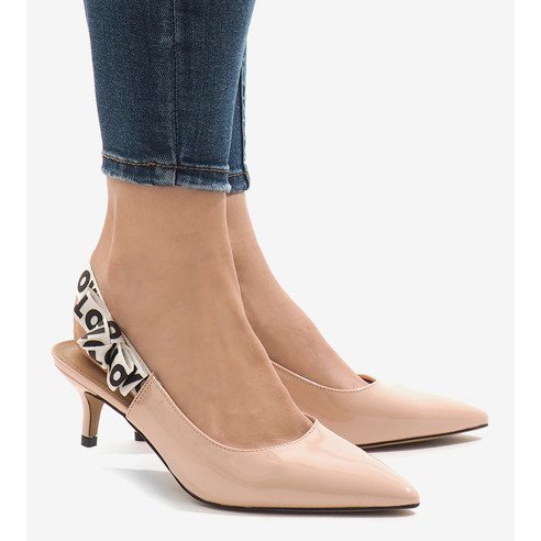 Bombas rosas en un tacón HD-28 2