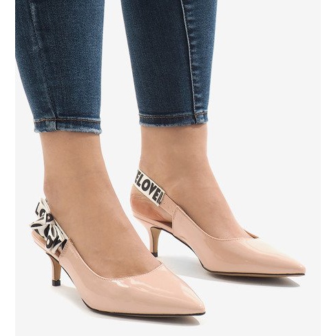 Bombas rosas en un tacón HD-28 1