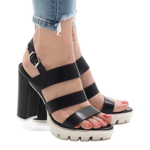 Sandalias negras en el poste HP-27 negro 2