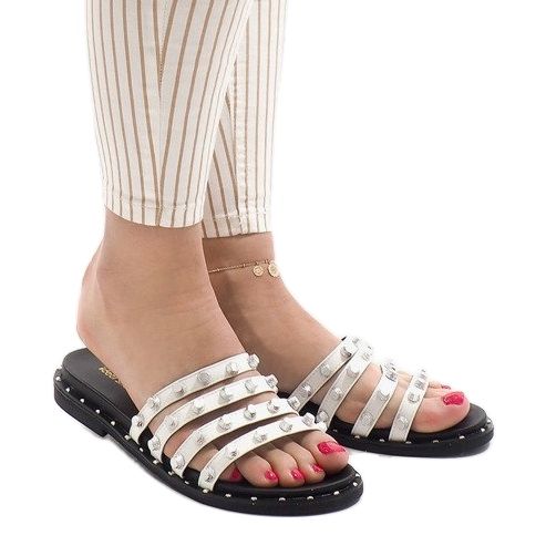 Zapatillas blancas con tachuelas LK-2802 blanco 1 Zapatillas blancas con tachuelas LK-2802 blanco 1