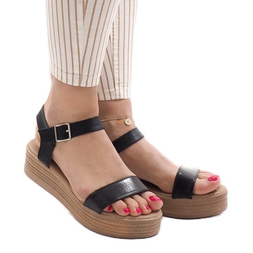 Sandalias negras en la plataforma 22-07 negro 1