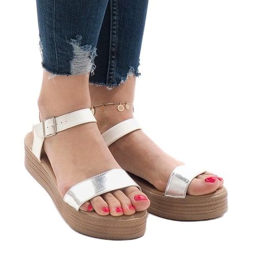 Sandalias blancas en la plataforma 22-07 blanco 1 Sandalias blancas en la plataforma 22-07 blanco 1