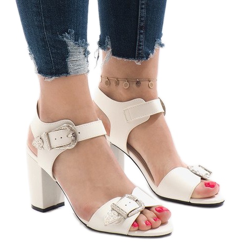 Sandalias blancas de tacón 173-855 blanco 1