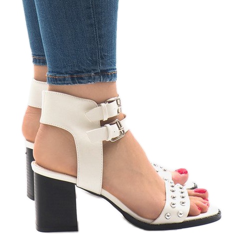 Sandalias blancas de tacón 77-12 blanco 2