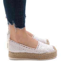 Alpargatas deportivas blancas en la plataforma 7801-P blanco 2