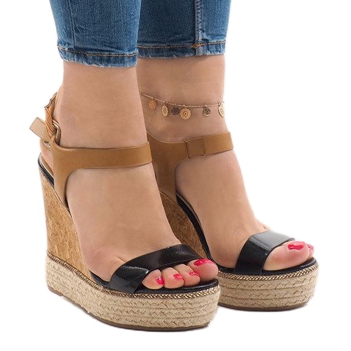 Sandalias de cuña lacadas en negro VB76063 marrón 1