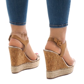 Sandalias de cuña lacadas en oro VB76063 dorado 3