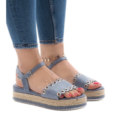 Sandalias azules en la plataforma 99-46 1
