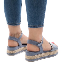 Sandalias azules en la plataforma 99-46 3