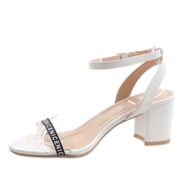 Sandalias blancas en el poste ante ante S-7347 blanco 2