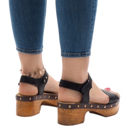 Sandalias negras en la plataforma FM4142 negro 3