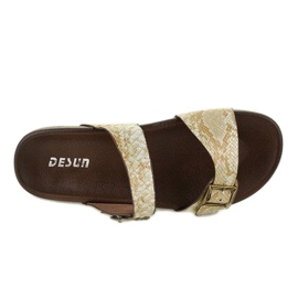 Pantuflas blancas y marrones con hebilla GA735 marrón 3