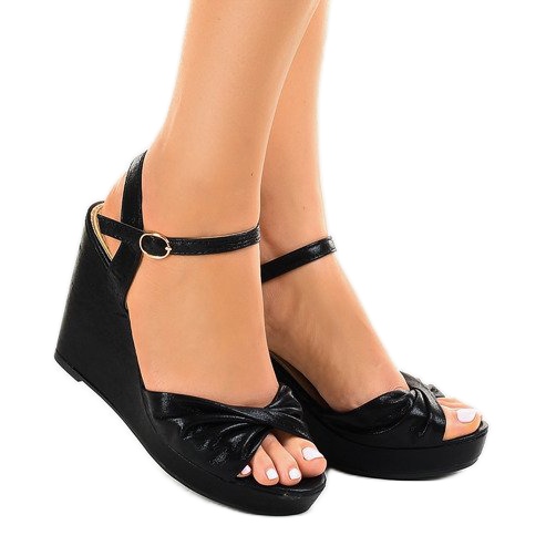 Sandalias de cuña negras brillantes JM-M215M negro 1