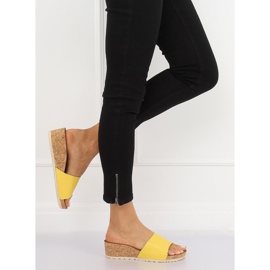 Zapatillas amarillas en una cuña de corcho amarillo 3527-12 Amarillo II-GAT 2