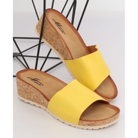 Zapatillas amarillas en una cuña de corcho amarillo 3527-12 Amarillo II-GAT 1