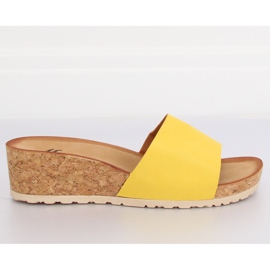 Zapatillas amarillas en una cuña de corcho amarillo 3527-12 Amarillo II-GAT 3