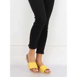 Zapatillas amarillas en una cuña de corcho amarillo 3527-12 Amarillo II-GAT 4