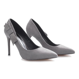 Tacones grises con lazo burdeos 2
