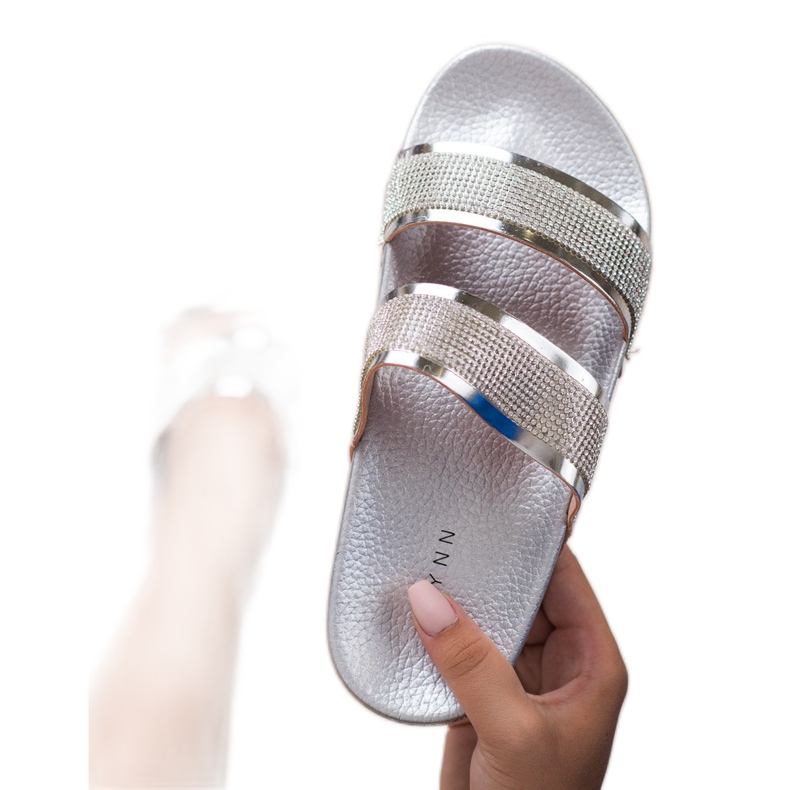 Erynn Pantuflas plateadas gris 1 Erynn Pantuflas plateadas gris 1