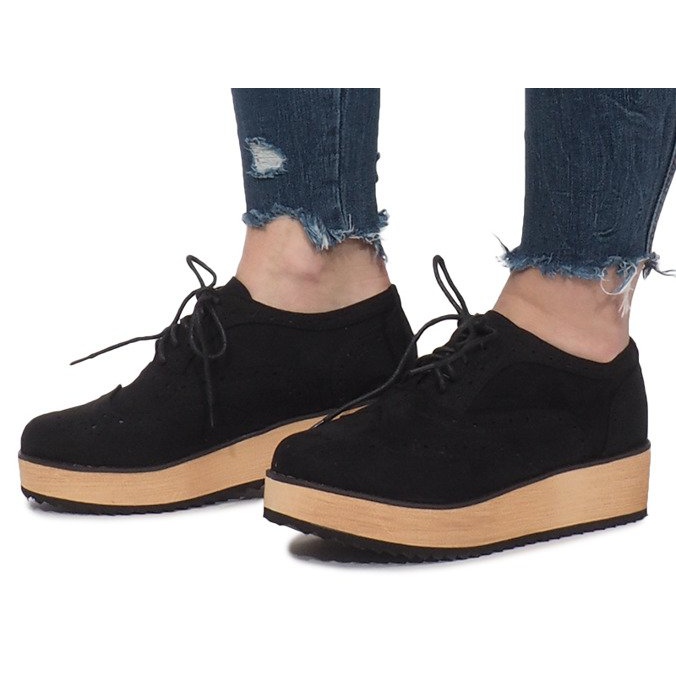 Brogues negros en la plataforma Danielle 1