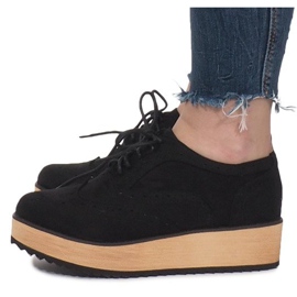 Brogues negros en la plataforma Danielle 2