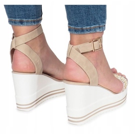 Sandalias con cuña beige de Laculpa 1