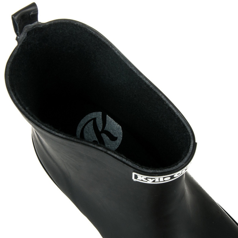 Kylie Chanclos con patrón negro 1