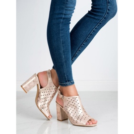 Sandalias VINCEZA con chorros amarillo 2