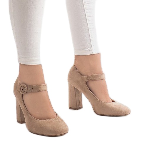 Bombas beige en el pilar M083 1