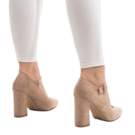 Bombas beige en el pilar M083 3