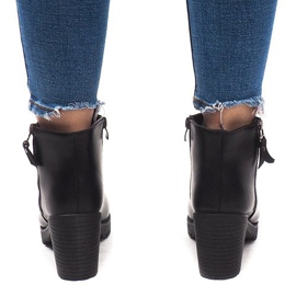 Botas calientes en un poste 3045-3 negro 3