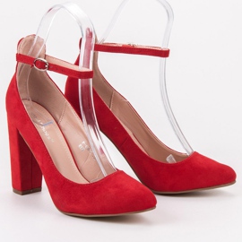 Ideal Shoes Zapatos de tacón abrochados con hebilla rojo 5