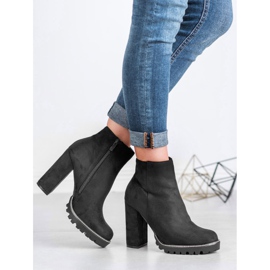 Kayla Botas en la plataforma negro 1