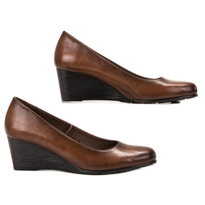 Vinceza Bombas marrones en una cuña marrón 1