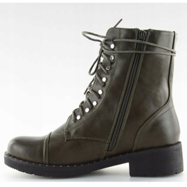 Bota verde con tachuelas B0-193 Verde 2