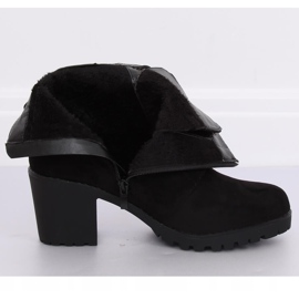 Botas negras en el protector W358 Negro 4