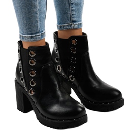 Botines negros con tachuelas D37-5 1
