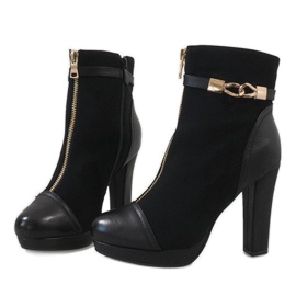 Botas negras en un poste ZH658 negro 4