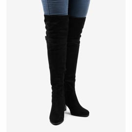 Botas de ante negro en el poste aislado R18-17 2 Botas de ante negro en el poste aislado R18-17 2