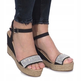 Sandalias negras sobre un delicado tacón de cuña Diamond Shine negro 2