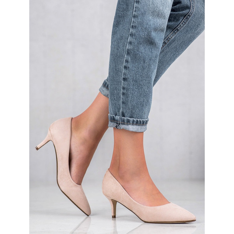 Ideal Shoes Bombas cómodas en un alfiler marrón 2 Ideal Shoes Bombas cómodas en un alfiler marrón 2