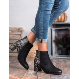 Vinceza Bota con estampado animal negro amarillo 4