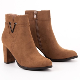 Vinceza Botines de gamuza en una barra marrón 2