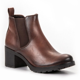 W. Potocki Botas Chelsea marrones en una barra marrón 3